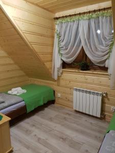 A bed or beds in a room at Zielona Granica