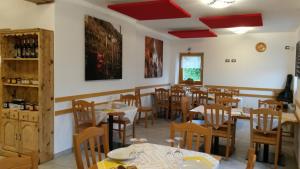 Reštaurácia alebo iné gastronomické zariadenie v ubytovaní Agriturismo da Ysy