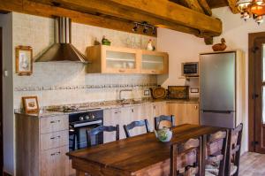 A kitchen or kitchenette at Borda Fuertes