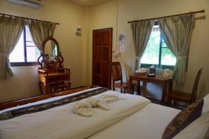 Gallery image of Ruean Phet Sawoei Resort in Phutthaisong