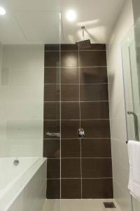 Vonios kambarys apgyvendinimo įstaigoje Encorp Marina Suites By Iconic Bliss
