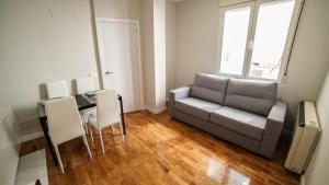 Część wypoczynkowa w obiekcie Apartments Madrid Principe 2