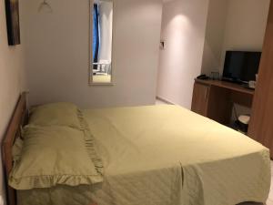 Llit o llits en una habitació de Harbour Lodge