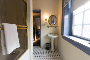 
a bathroom with a toilet, sink and tub at Thomas Bond House in Philadelphia
