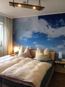 Giường trong phòng chung tại Ferienwohnung Haus Rügen