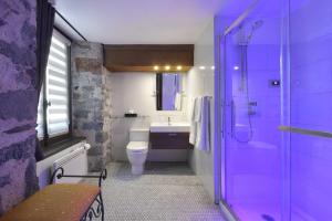 Koupelna v ubytování Hotel Épik Montréal