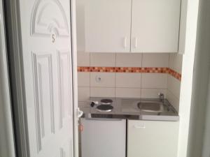 A cozinha ou cozinha compacta de Apartmani Vila Milaris