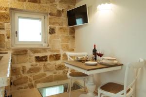 a kitchen with a table and chairs and a window at Casa Regina Paola in Monopoli
