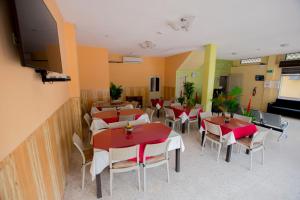 Televiisor ja/või meelelahutuskeskus majutusasutuses Hostal Andry