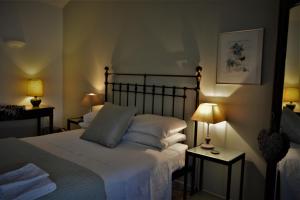Giường trong phòng chung tại Le Chat Sur Le Toit