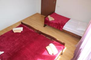 Rúm í herbergi á Mariana's Guest House