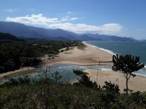 Galeriebild der Unterkunft Home beach Massaguaçu 100 mt da praia in Caraguatatuba