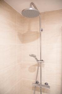 Kylpyhuone majoituspaikassa Superb 3-Bed 2-Bath with Wifi: Trendy Fitzrovia W1