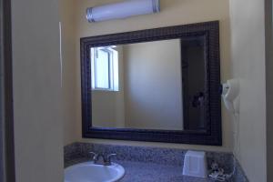 Ένα μπάνιο στο Rose Garden Inn