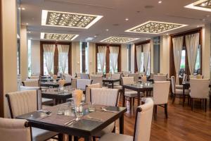 Reštaurácia alebo iné gastronomické zariadenie v ubytovaní Memoire Palace Resort & Spa