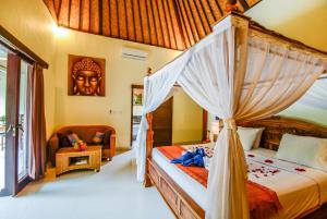 Posteľ alebo postele v izbe v ubytovaní Villa Tirtha Amertha Ubud