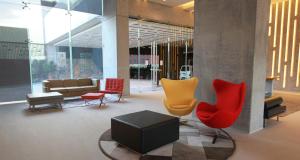Area soggiorno di The B Hotel Quezon City