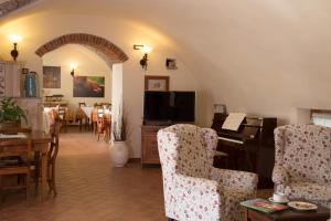 Un restaurante o sitio para comer en Agriturismo Al Picchio