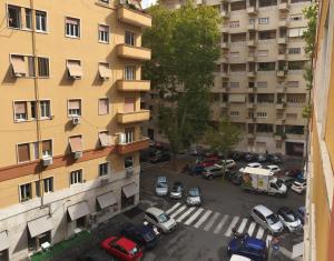 an aerial view of a parking lot in front of a building at Appartamento Tadolini in Rome