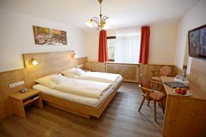 Un pat sau paturi într-o cameră la Landgasthof Sonne