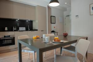 a kitchen and dining room with a table and chairs at MH Apartments Central Madrid in Madrid