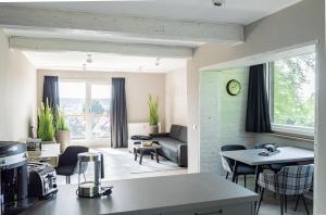 Χώρος καθιστικού στο StrandBerg's Auberge Chalet Residences