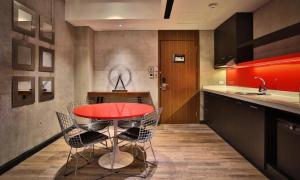 Cucina o angolo cottura di The B Hotel Quezon City