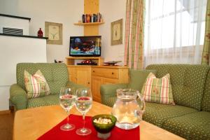 TV a/nebo společenská místnost v ubytování Alpenchalets - Obholzer