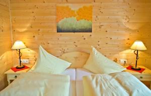 Postel nebo postele na pokoji v ubytování Alpenchalets - Obholzer