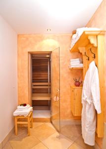 Koupelna v ubytování Alpenchalets - Obholzer + 16 fotografií