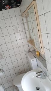 Ένα μπάνιο στο Monteur Apartment Scarlett +16 φωτογραφίες