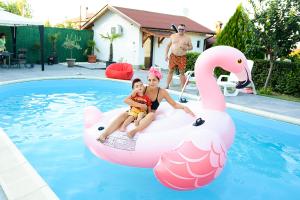 The swimming pool at or close to Guest House Raiski Kаt
