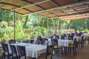 Κήπος έξω από το Hotel Rеgina - Golden Sands All Inclusive