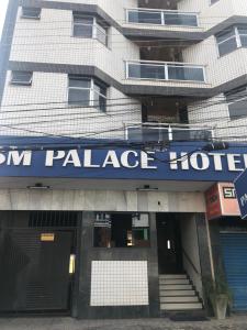 a building with a sign for a town palace hotel at SM Palace Hotel in Divinópolis