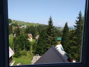 Nespecifikovaný výhled na hory nebo výhled na hory při pohledu z apartmánu