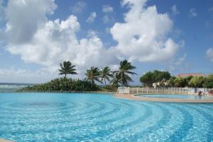 La alberca dentro o cerca de Studio Bleu Coco