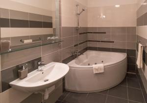 Koupelna v ubytování JR Luxury Guesthouse