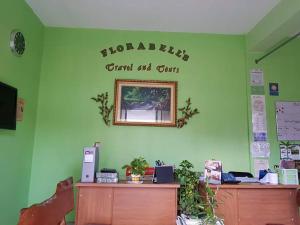 Ο χώρος του λόμπι ή της ρεσεψιόν στο Florabells Iraya Guest House - Batanes