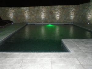 Bazén v ubytování Hôtel l'Alivu nebo v jeho okolí + 19 fotografií