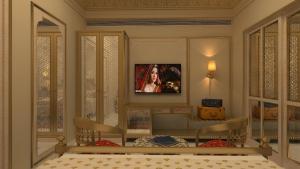 Laxmi Palace Heritage Boutique Hotel的电视和/或娱乐中心