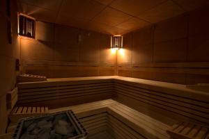 an empty sauna with two benches and a light at Hipotels Playa La Barrosa - Adults Only in Chiclana de la Frontera