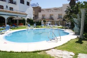 Bazén v ubytování Hotel Pozo del Duque nebo v jeho okolí