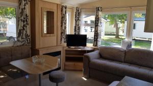 A seating area at Lakeside Holiday Park 