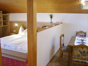 a bedroom with a bed and a table with a tableablish at Haus Helga in Brand