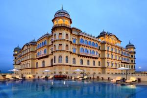 Bazén v ubytování Noormahal Palace Hotel nebo v jeho okolí