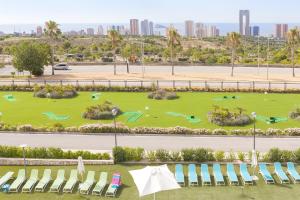 Pemandangan kolam renang di Grand Luxor Hotel atau berdekatan