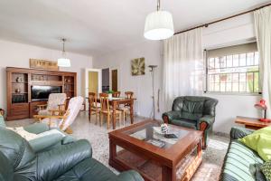Chalet acogedor con piscina muy cerca de Granada, Churriana ...