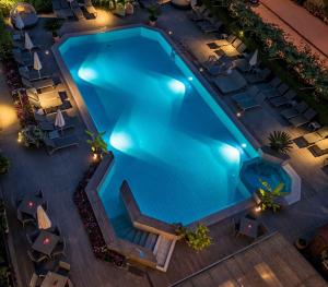 an overhead view of a swimming pool at a hotel at Hotel Florida in Levico Terme