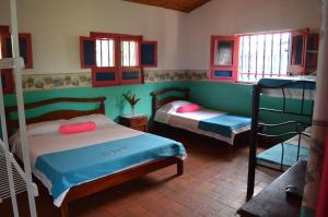 Ένα ή περισσότερα κρεβάτια σε δωμάτιο στο Finca Hotel Pueblito Quindiano +27 φωτογραφίες