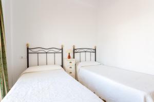Posteľ alebo postele v izbe v ubytovaní Bonito apartamento en campo de golf con piscina